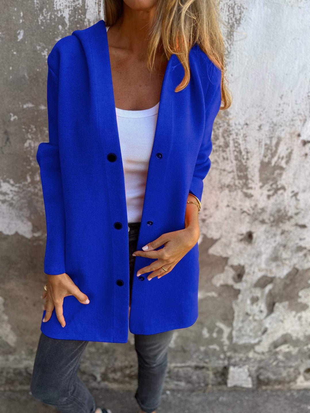 Adriana - Vest met knopen en capuchon