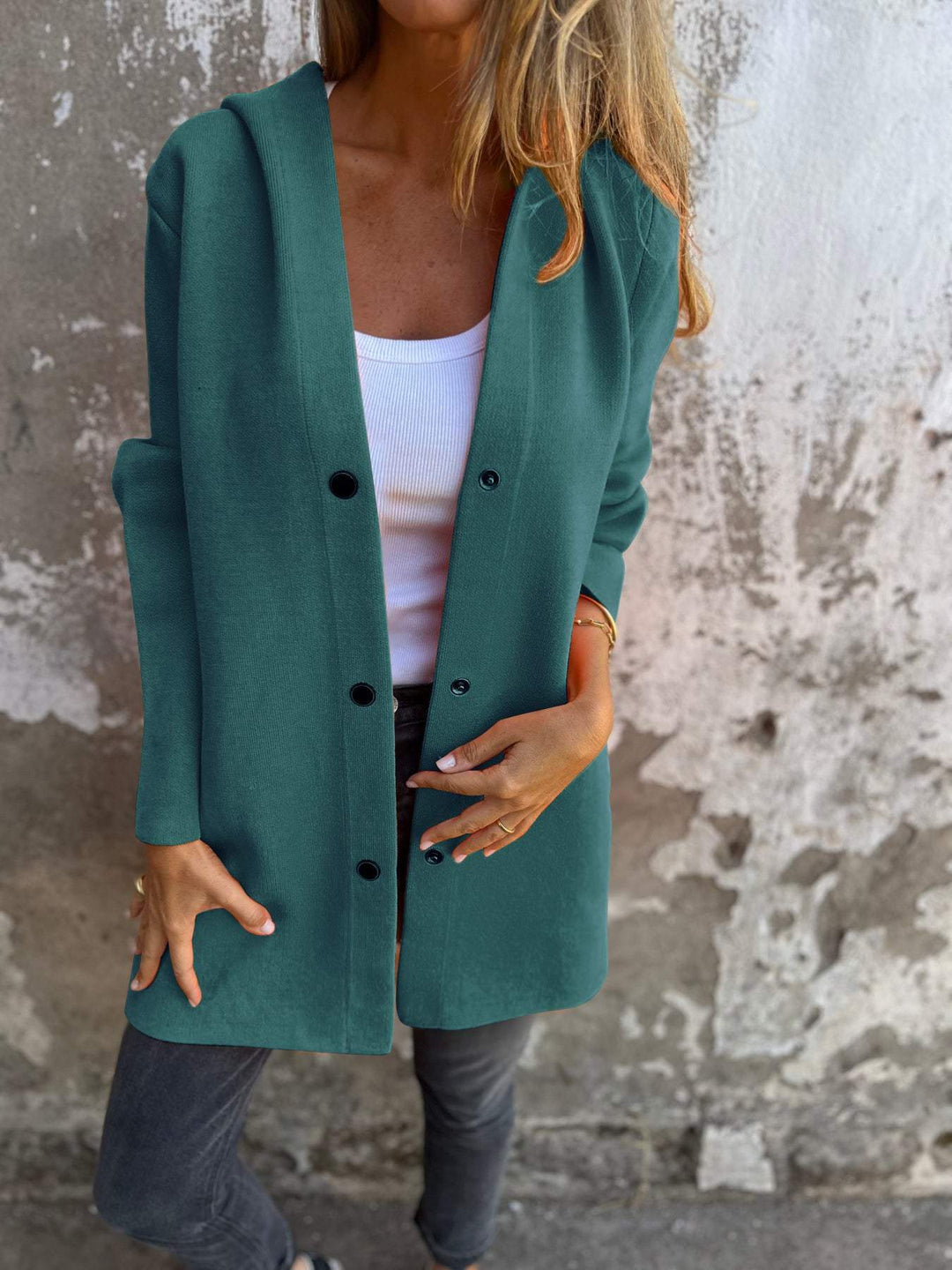 Adriana - Vest met knopen en capuchon