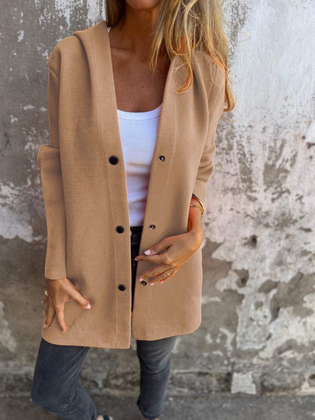 Adriana - Vest met knopen en capuchon