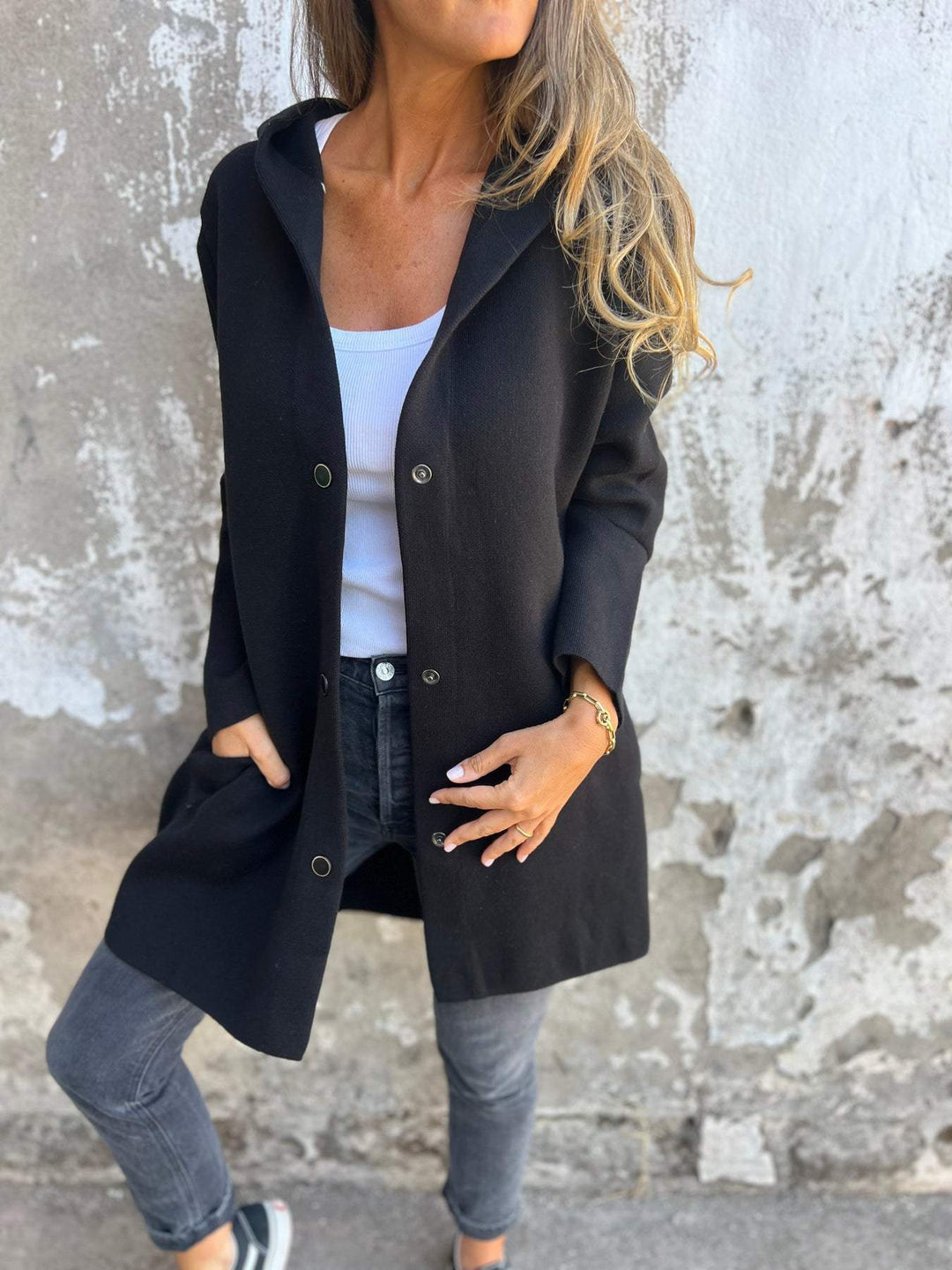 Adriana - Vest met knopen en capuchon