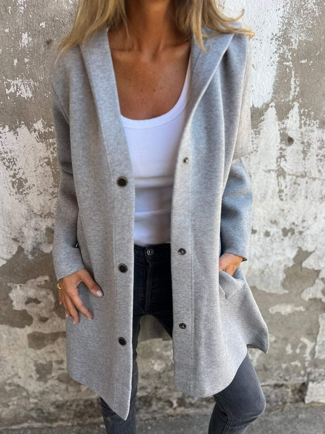 Adriana - Vest met knopen en capuchon
