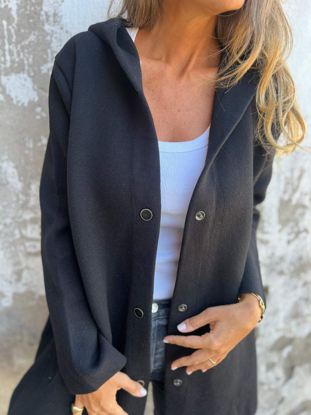 Adriana - Vest met knopen en capuchon